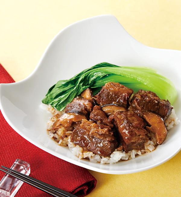 煮込めば煮込むほどおいしい牛腩飯（牛肉オイスターソース煮込みご飯）