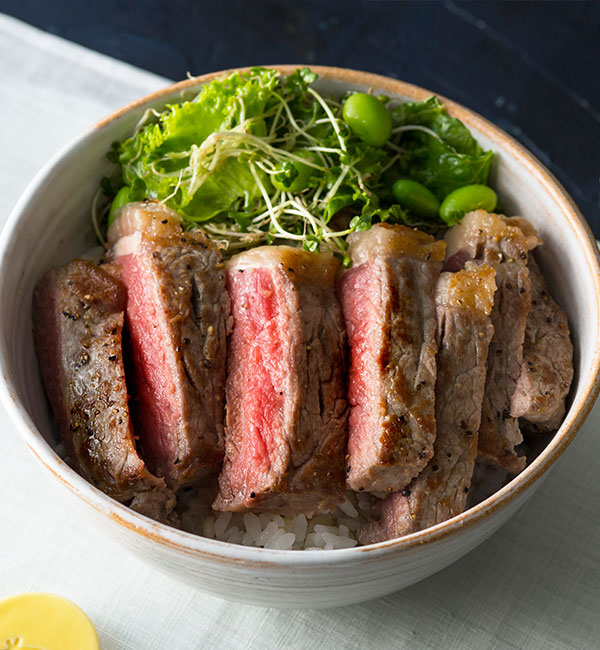 ステーキ丼 野菜マリネ添え