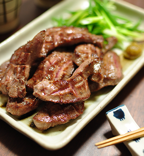 牛タンの香ばしごま油焼き