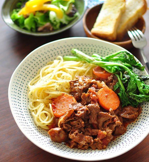 贅沢ビーフのトマト煮込みパスタ